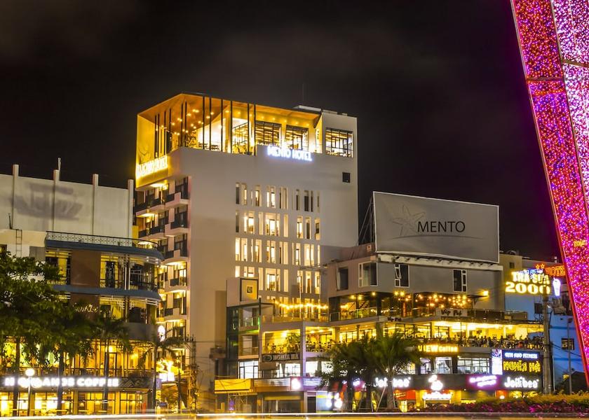 Gia Lai Province Quy Nhon Front of property - evening/night