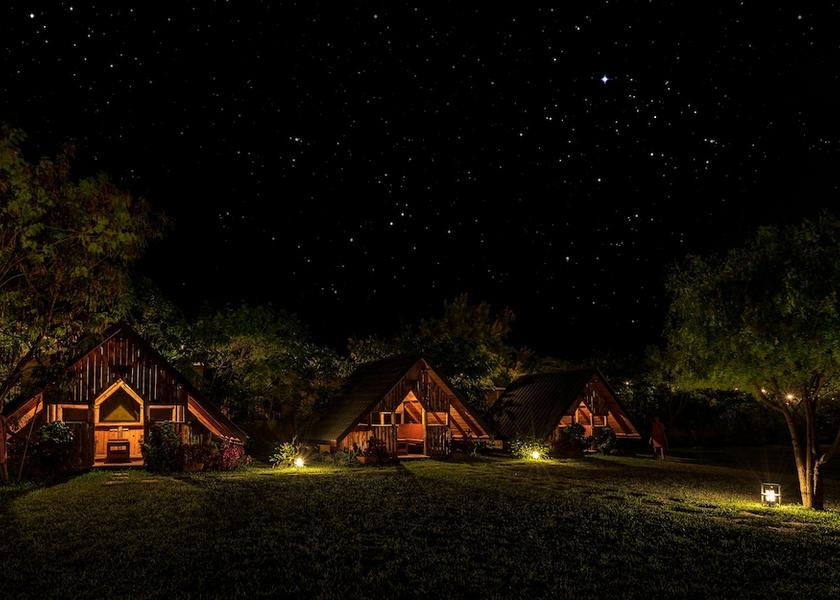  Arusha Outdoor Dining