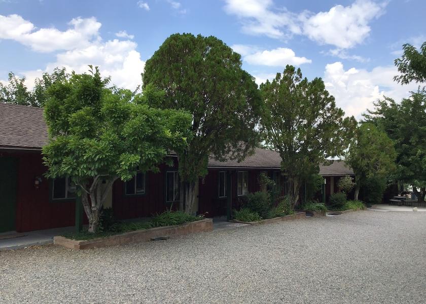 California Coleville Exterior Detail