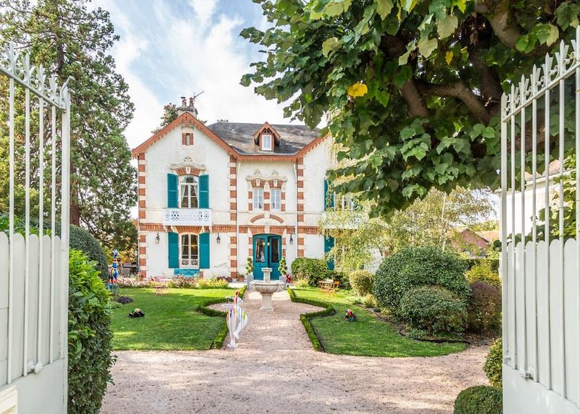 Centre - Loire Valley Bourges Facade