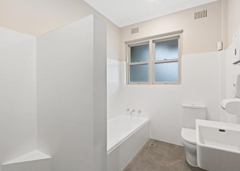 New South Wales Sydney Queen Room with Shared Bathroom