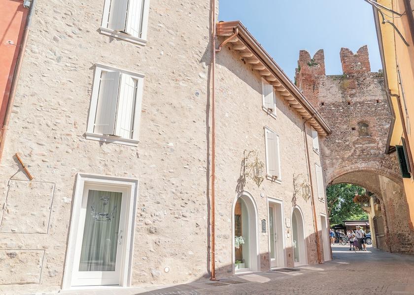 Veneto Valeggio sul Mincio Exterior Detail