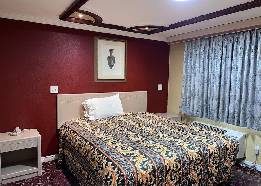 California Harbor City Room