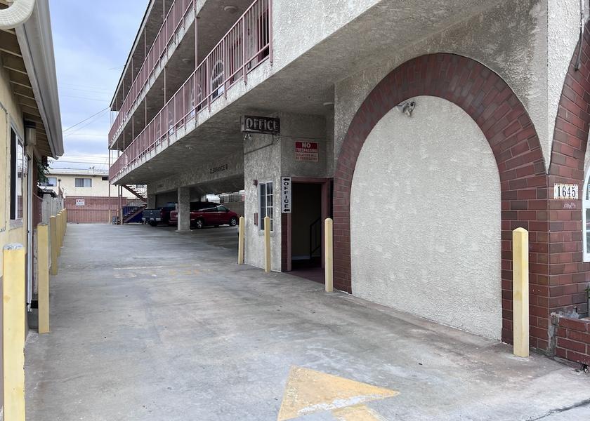 California Harbor City Parking