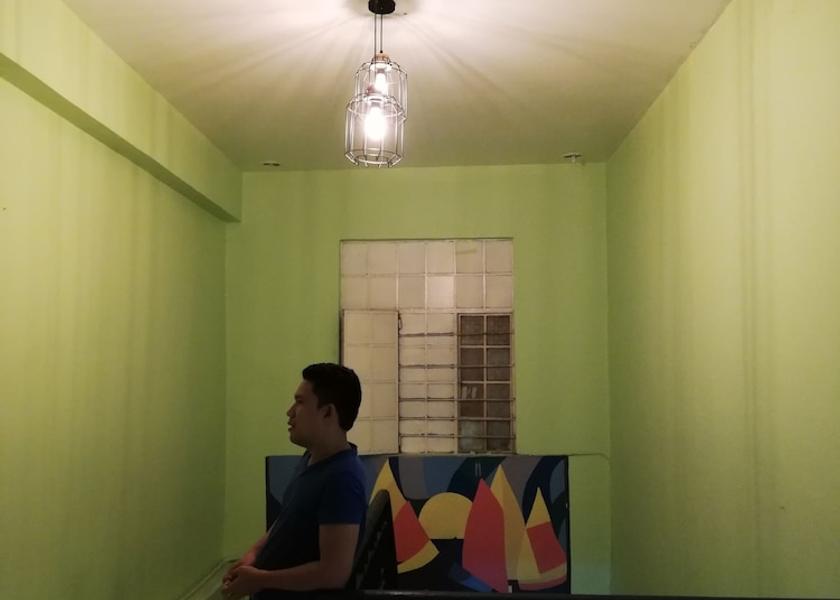  Manila Hallway