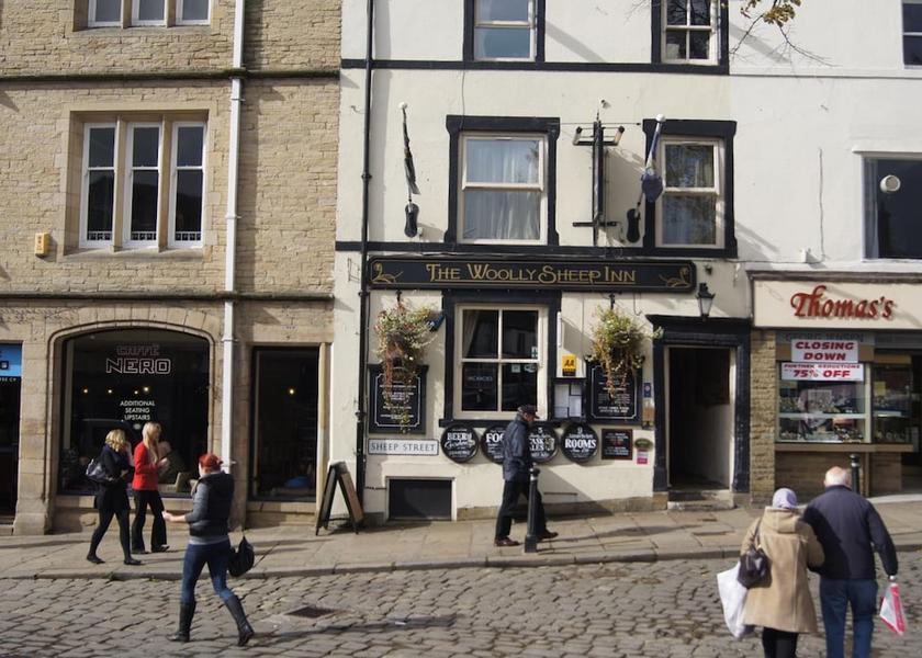 England Skipton Exterior Detail