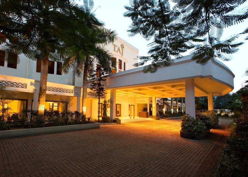 Tamil Nadu Chennai Front of property - evening/night