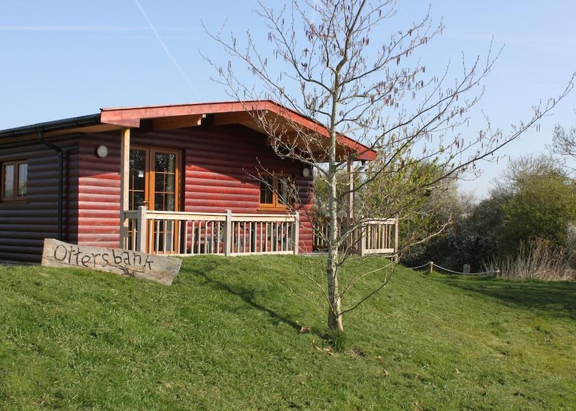 England Highbridge Exterior Detail