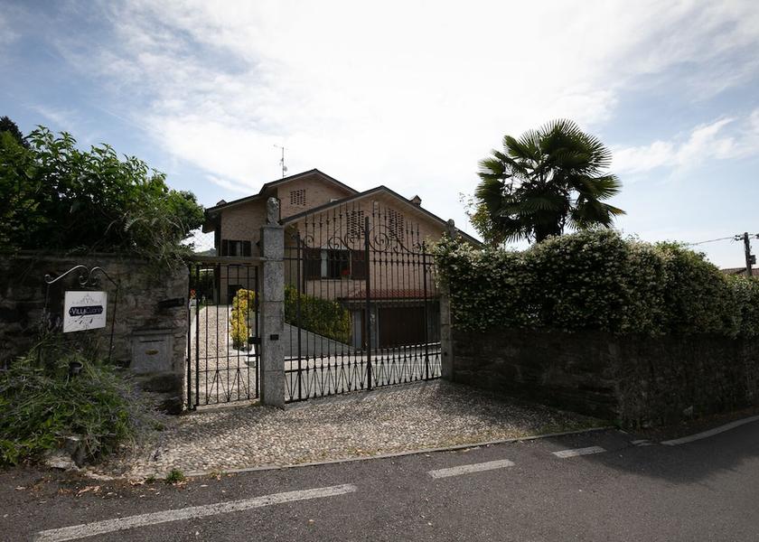 Lombardy Tavernerio Exterior Detail