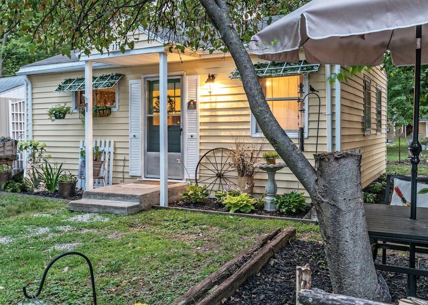 Kansas Independence Exterior Detail