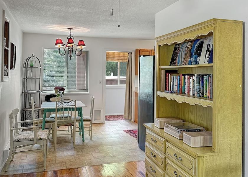 Colorado Paonia In-Room Dining