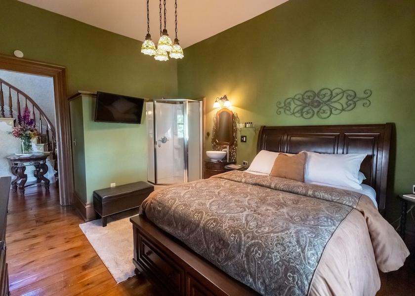 Wisconsin Oshkosh Room