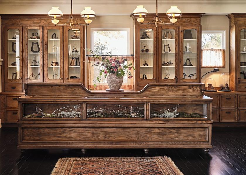 California Los Olivos Exterior Detail