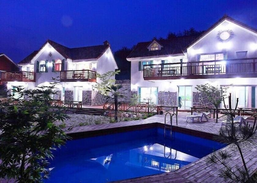 North Gyeongsang Gyeongju Front of property - evening/night