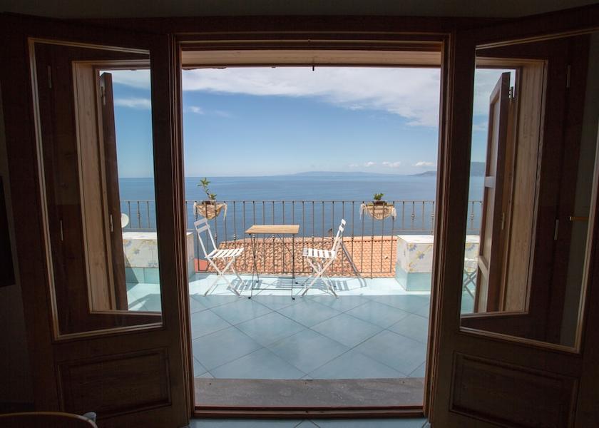 Calabria Scilla Balcony
