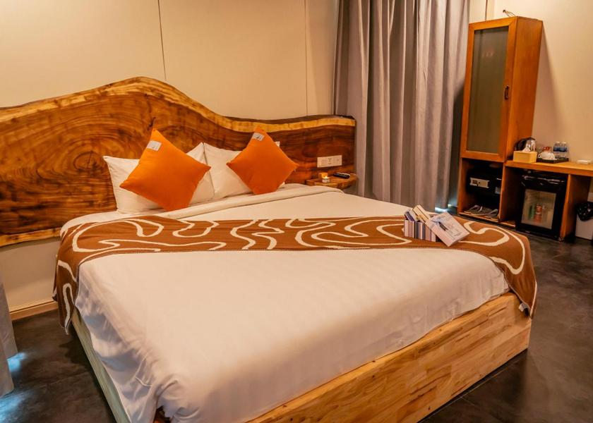  Phnom Penh Deluxe Double Room with Bathtub