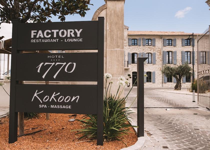 Provence - Alpes - Cote d'Azur Le Pontet Exterior Detail