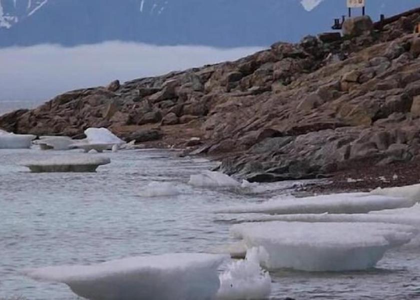 Nunavut Cambridge Bay Beach