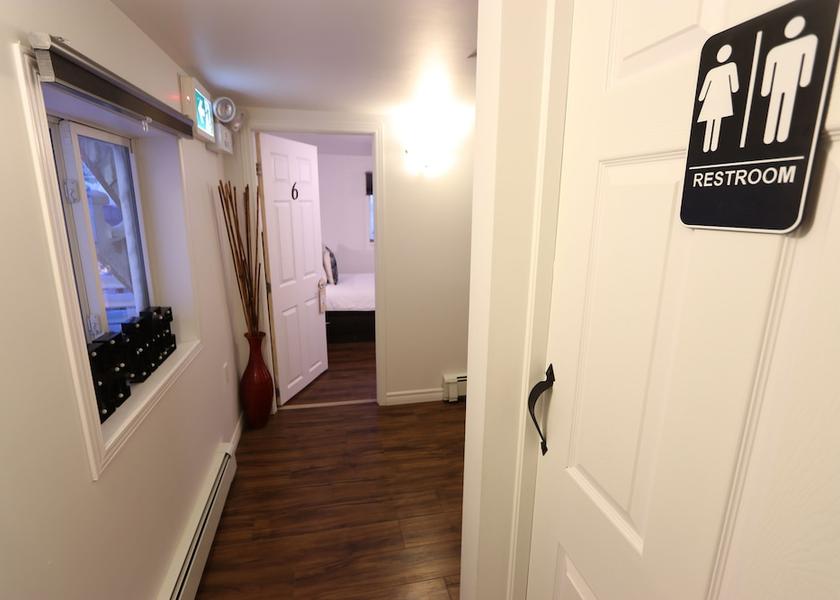 Nunavut Cambridge Bay Interior Entrance