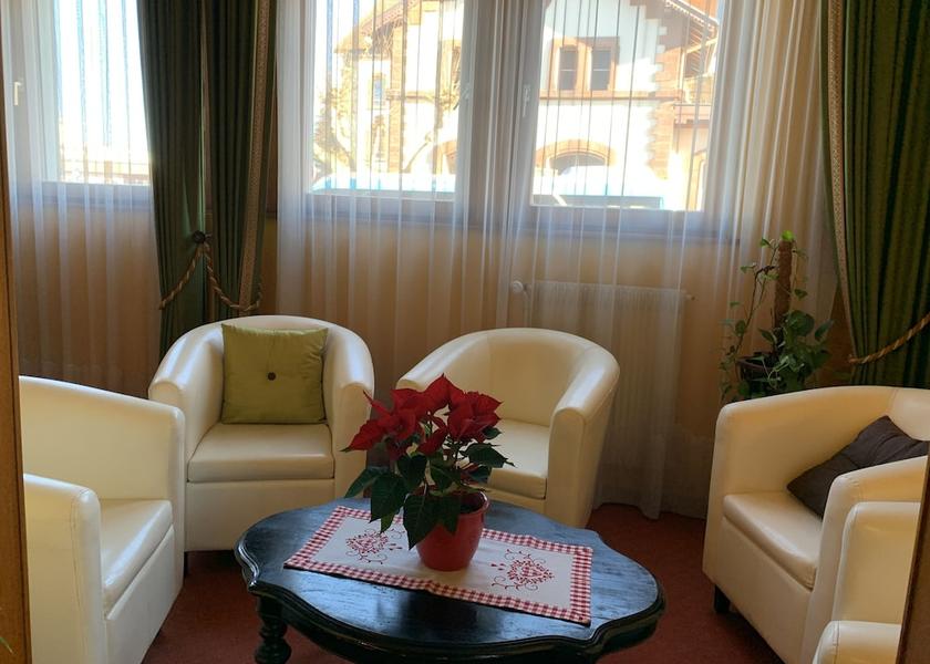 Grand Est Obernai Lobby sitting area