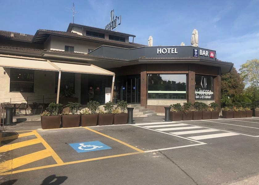 Umbria Deruta Facade