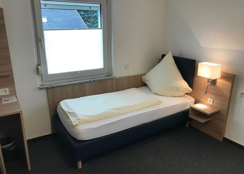 Hessen Knullwald Room