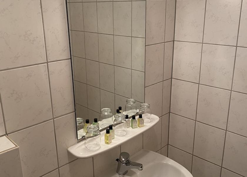 Hessen Knullwald Bathroom