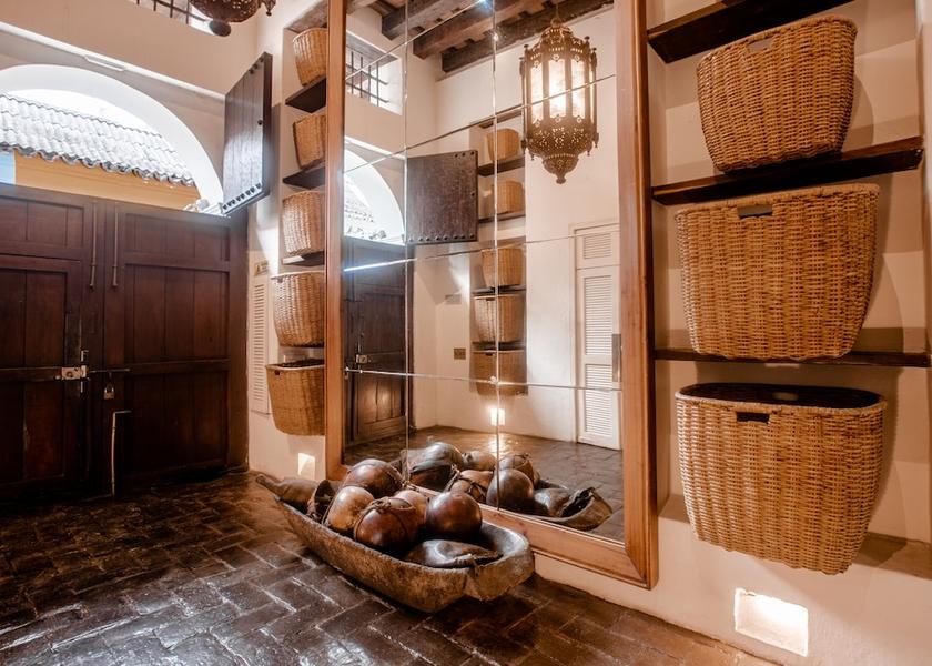 Bolivar Cartagena Interior Entrance