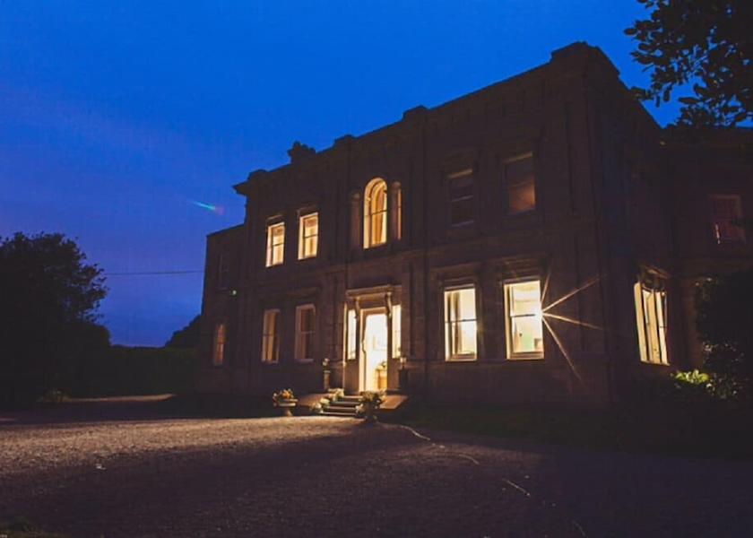 England Gainsborough Facade