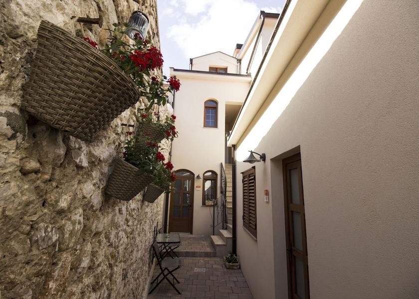 Federation of Bosnia and Herzegovina Mostar Exterior detail