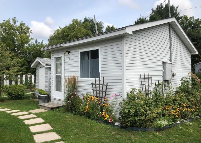 Ontario Gravenhurst Exterior Detail