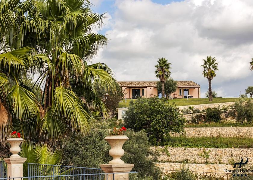 Sicily Palazzolo Acreide Garden