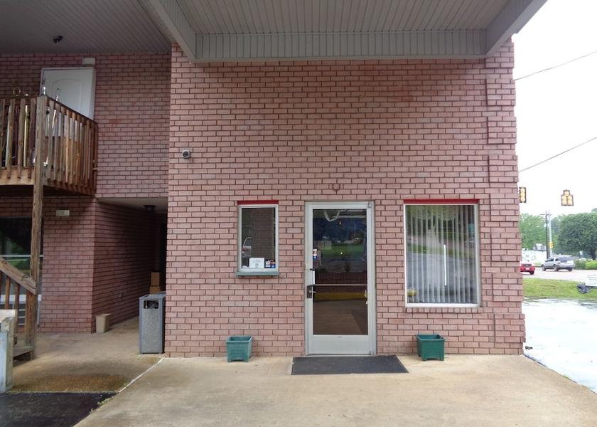 Tennessee Bolivar Entrance