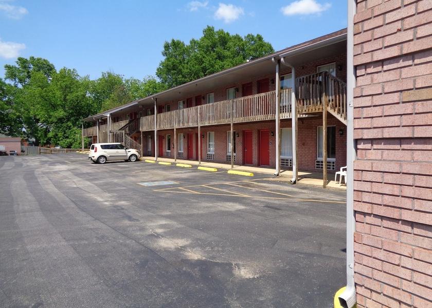 Tennessee Bolivar Facade