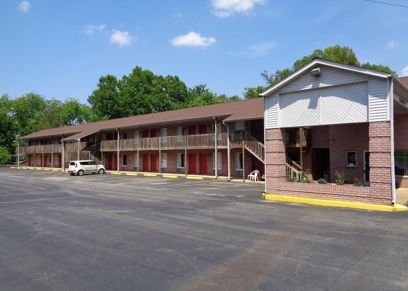 Tennessee Bolivar Facade