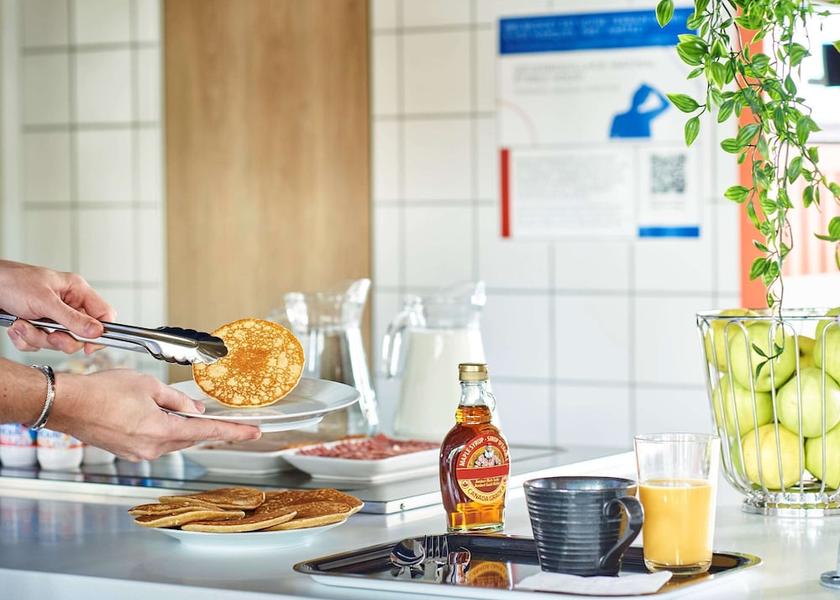 Grand Est Laxou Breakfast Area