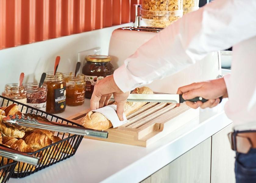 Grand Est Laxou Breakfast Area