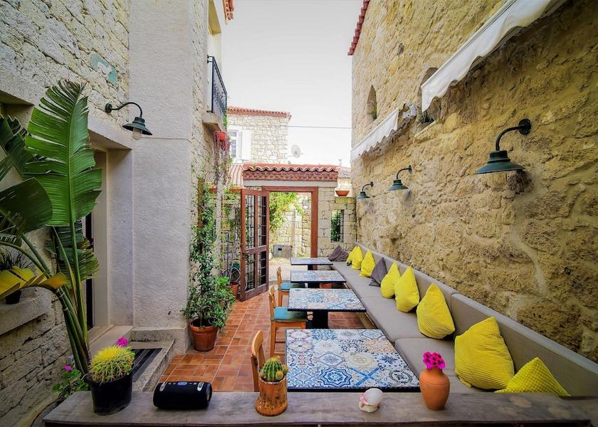Izmir Çeşme Courtyard