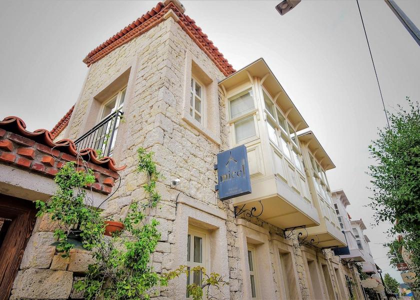 Izmir Çeşme Front of property