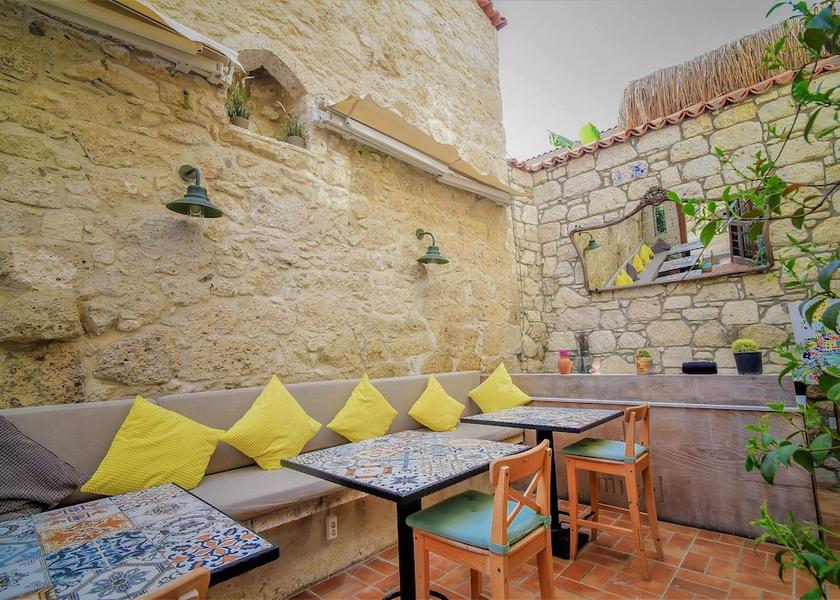 Izmir Çeşme Bar (on property)