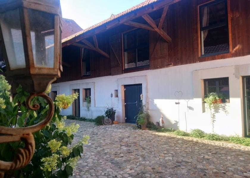 Grand Est Bischwihr Courtyard