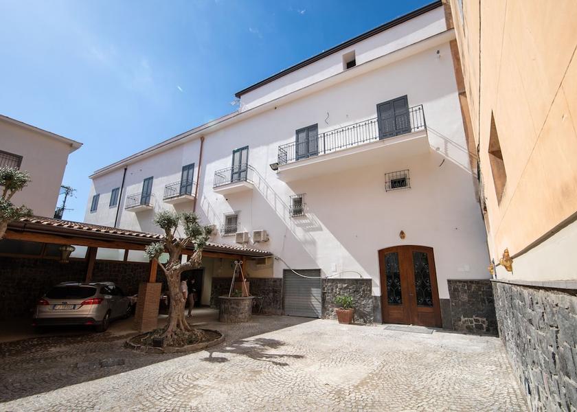 Campania Terzigno Courtyard