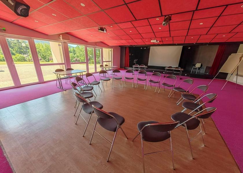 Grand Est Saint-Die Meeting Room