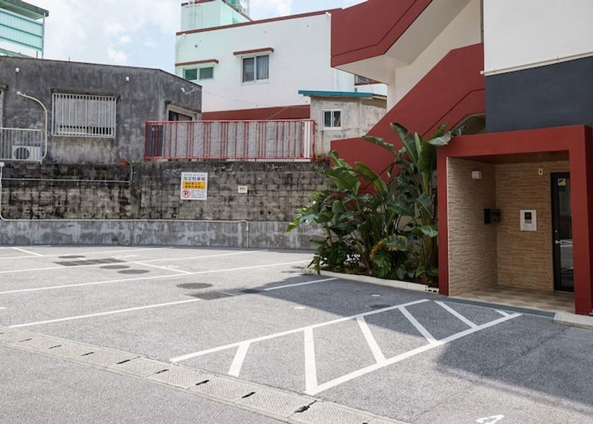 Okinawa Yomitan Parking