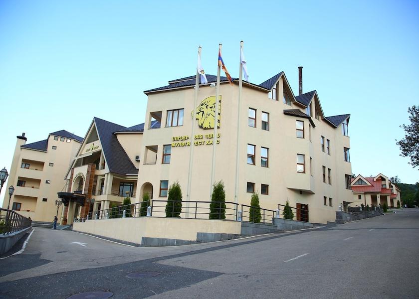  Tsaghkadzor Facade