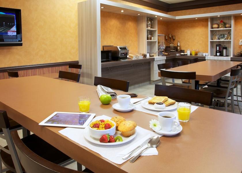 Quebec Montmagny Breakfast Area