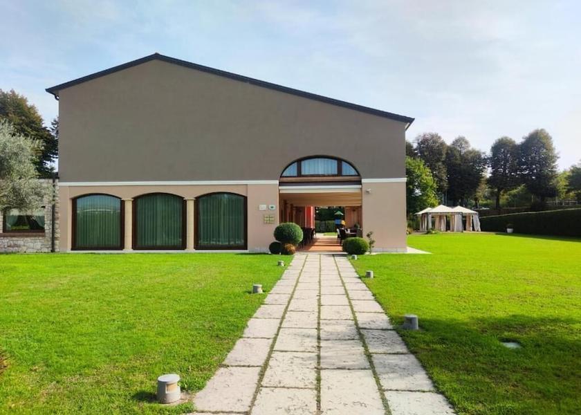 Veneto Zevio Exterior Detail