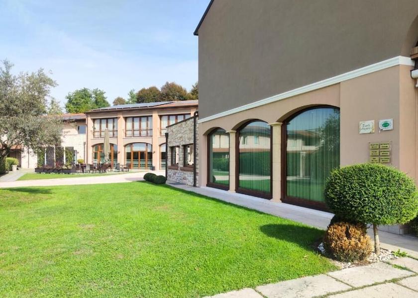 Veneto Zevio Exterior Detail