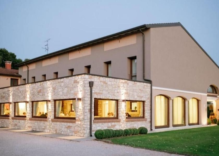 Veneto Zevio Exterior Detail