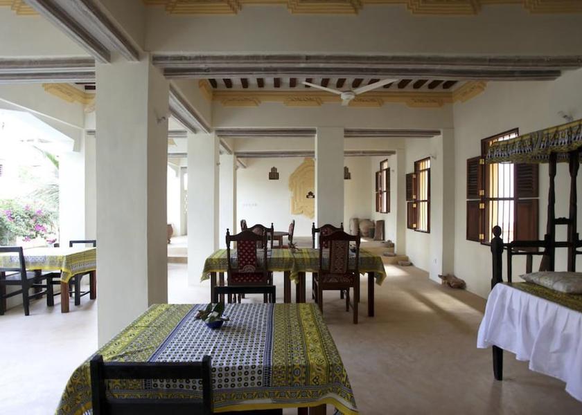  Lamu Interior Entrance